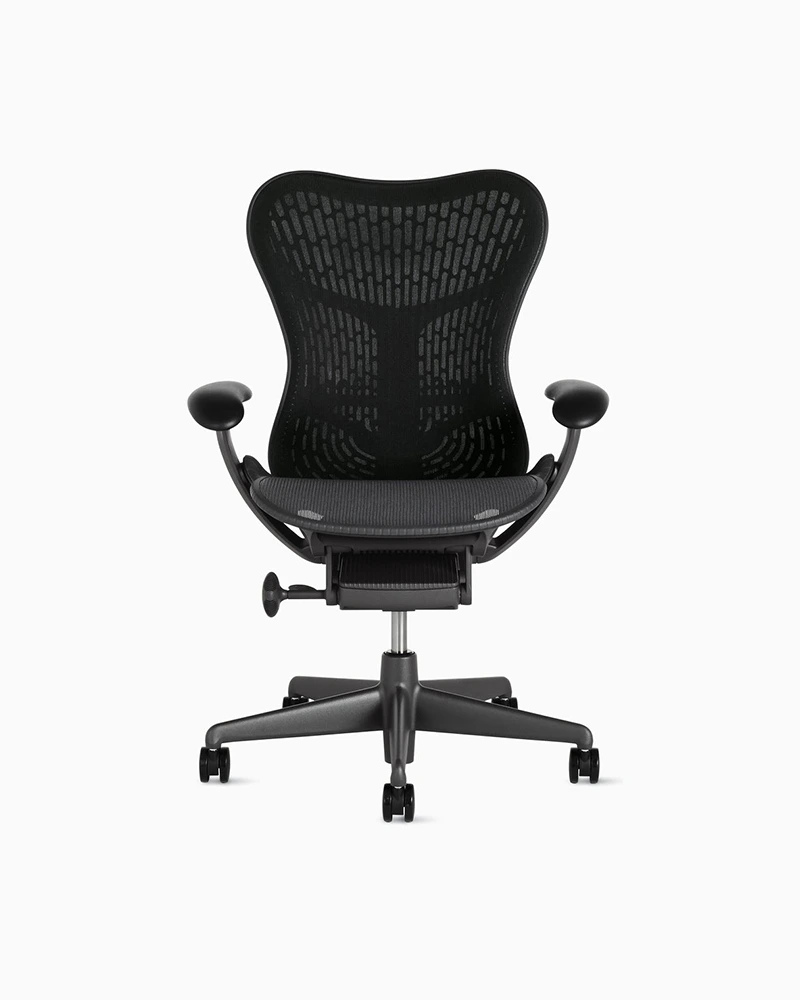Стул Herman Miller Mirra 2 Офисный стул Herman Miller Mirra 2, вид спереди под углом три четверти