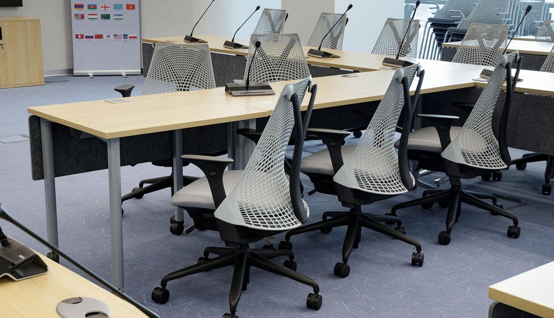A finance headquarters: 380 seats on 4,200 m² Finance headquarters office for 380 people furnished by Office Design