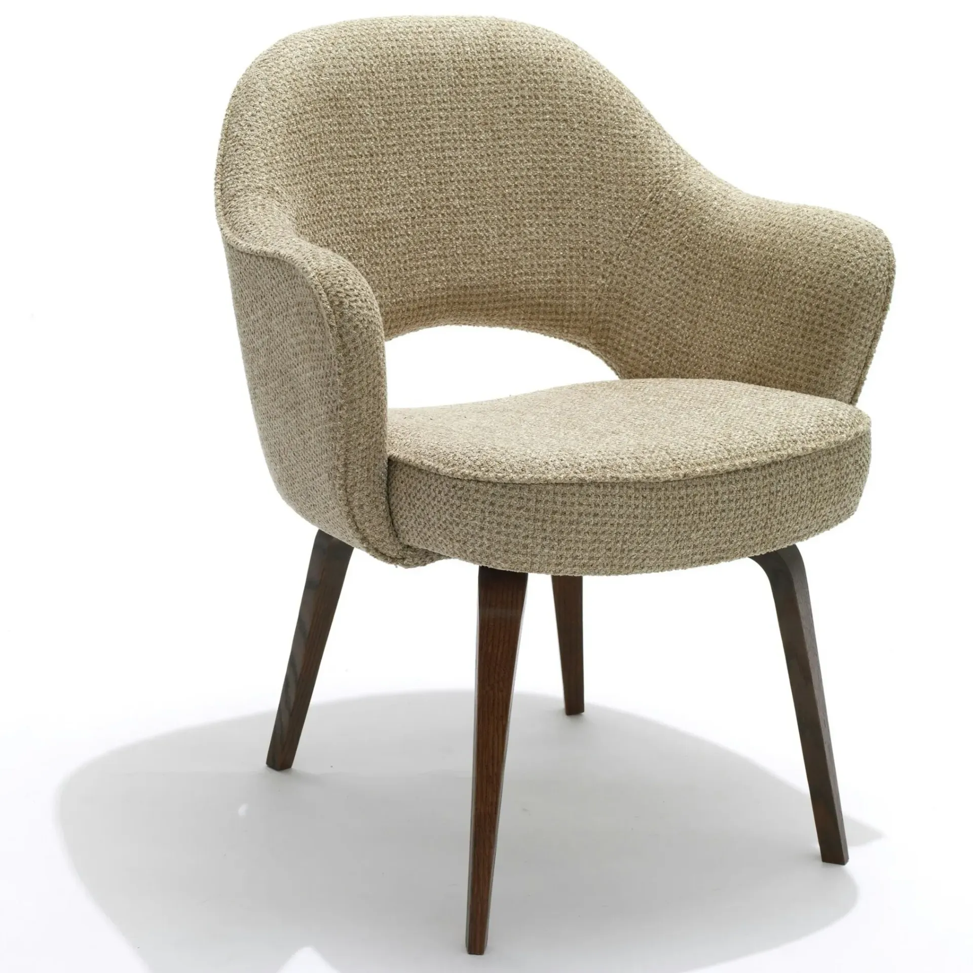 Кресло Saarinen Executive с деревянными ногами